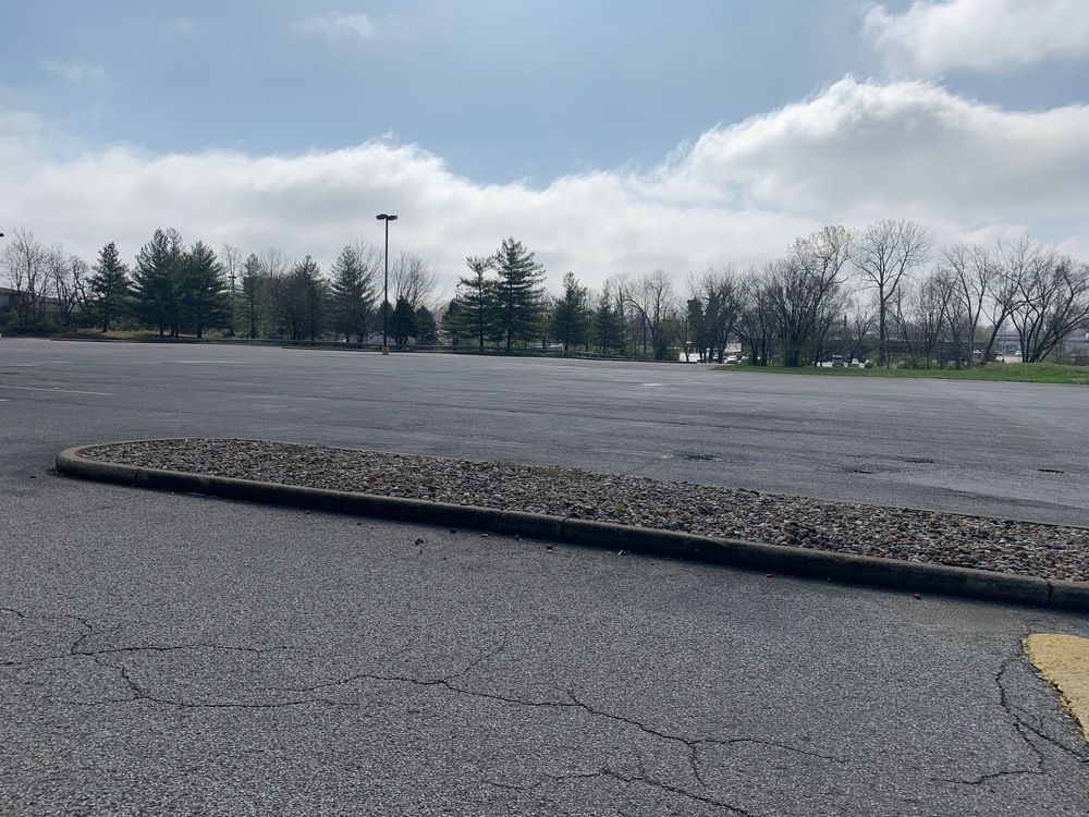 Blackiston Mill Rd Shopping Center: 1418 & 1420 Blackiston Mill Rd, Clarksville, IN 47129